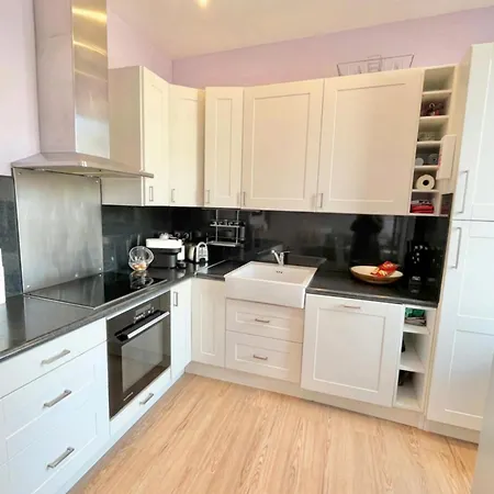 Fabulous Brand New 3 Bedroom Duplex In Apartment *